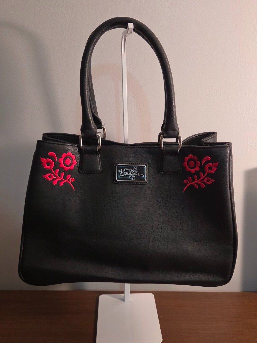 DISNEY BOUTIQUE BLACK/RED EMBRODRED MICKEY MOUSE FLORAL SATCHEL TOTE BAG